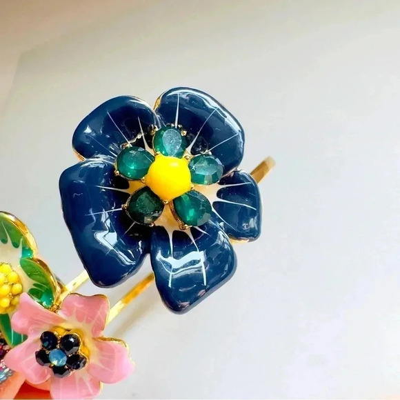 NWOT Talbots Enamel Floral Crystal Bangle - Picture 2 of 5